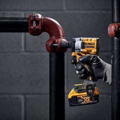 Chave Impacto 1/2 20v XR Brushless Atomic DCF922 B Dewalt