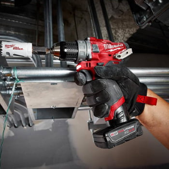 PARAFUSADEIRA FURADEIRA DE IMPACTO 1/2" A BATERIA 2504 MILWAUKEE 