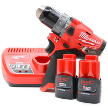 KIT PARAFUSADEIRA FURADEIRA DE IMPACTO 1/2" À BATERIA 2504 MILWAUKEE  