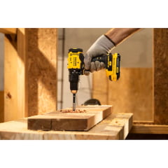 Kit Furadeira Parafusadeira Impacto 1/2" SCD712D1K + Parafusadeira de Impacto SBI801 20V + Brinde Bateria 4Ah 20v Stanley