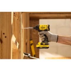 Kit Furadeira Parafusadeira Impacto 1/2" SCD712D1K + Parafusadeira de Impacto SBI801 20V + Brinde Bateria 4Ah 20v Stanley