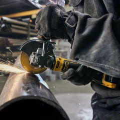 ESMERILHADEIRA COMPACTA 5" A BATERIA 20V BRUSHLESS DCG404B DEWALT ESMERILHADEIRA COMPACTA 5" A BATERIA 20V BRUSHLESS DCG404B DEWALT