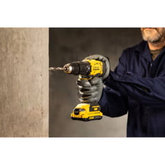 Kit Furadeira Parafusadeira de Impacto SCD712D1K e Tupia Compacta 20V 1/4" Brushless SCW400B-B3 + BRINDE Bateria Extra 20V 4Ah Stanley