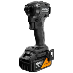 KIT PARAFUSADEIRA DE IMPACTO COMPACTA 1/4" 20V XR® BRUSHLESS , 2 BATERIAS 5.0AH, CARREGADOR E MALETA TSTAK EDIÇÃO ESPECIAL MCLAREN DCF86MP2T