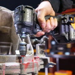 KIT PARAFUSADEIRA DE IMPACTO COMPACTA 1/4" 20V XR® BRUSHLESS , 2 BATERIAS 5.0AH, CARREGADOR E MALETA TSTAK EDIÇÃO ESPECIAL MCLAREN DCF86MP2T KIT PARAFUSADEIRA DE IMPACTO COMPACTA 1/4" 20V XR® BRUSHLESS , 2 BATERIAS 5.0AH, CARREGADOR E MALETA TSTAK EDIÇÃO ESPECIAL MCLAREN DCF86MP2T