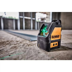 NIVEL LASER 2 LINHAS VERDE 30 METROS DW088CG DEWALT + TRIPÉ